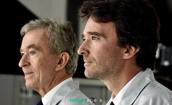 Bernard Arnault cùng với người con trai lớn của mình là Antoine Arnault