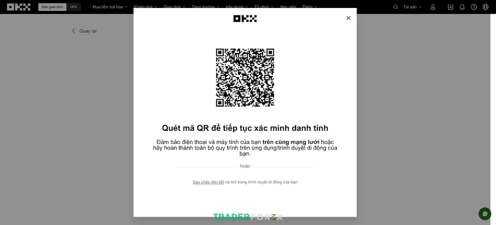 Người dùng quét mã QR để tiếp tục các thao tác xác minh danh tính